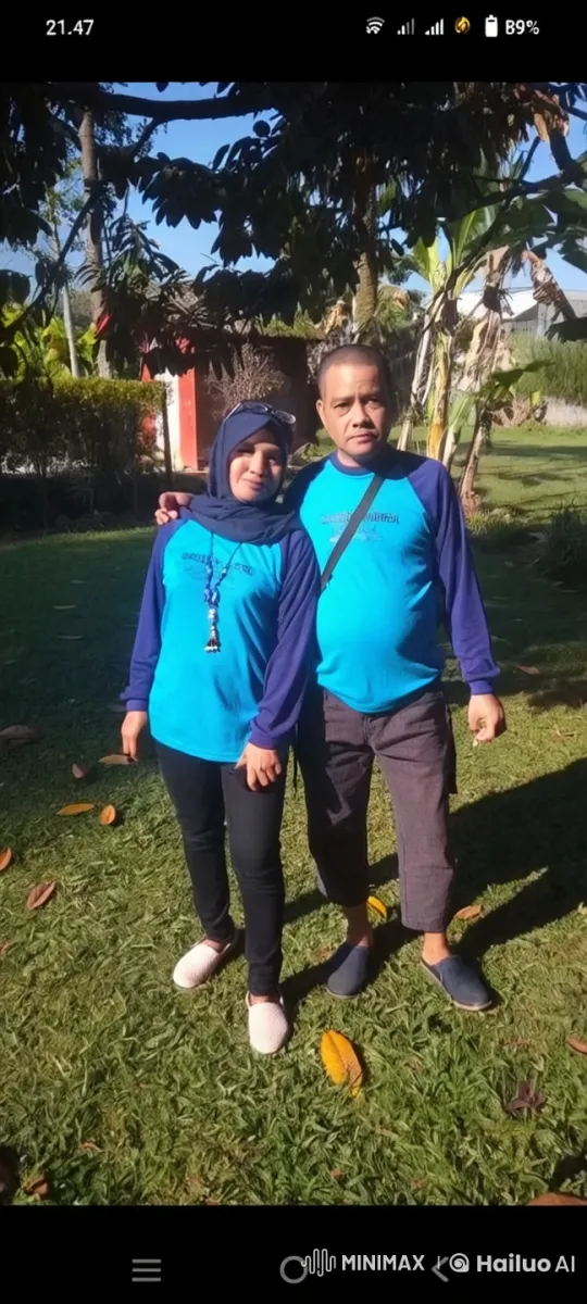 Couple in Garden Show Affection Amid Nature – AI Generated Video | Hailuo AI