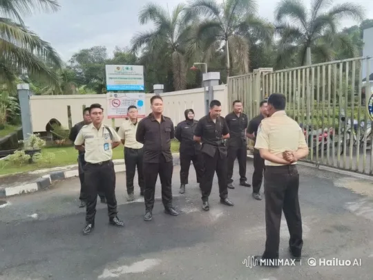 Martial Arts Display: Kungfu Fighters in Courtyard – AI Generated Video | Hailuo AI