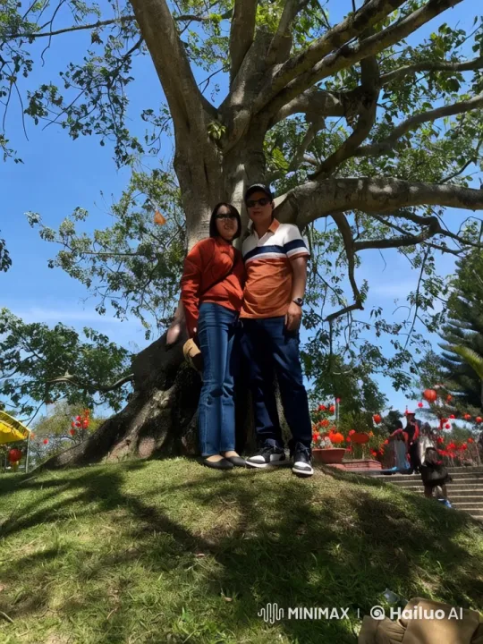 Couple Singing Cheerfully in Sunlit Hillside Park – AI Generated Video | Hailuo AI