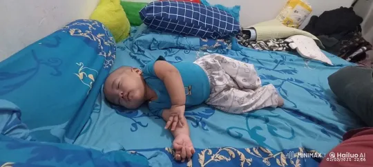 Baby Practicing Kung Fu on Bed with Grace – AI Generated Video | Hailuo AI