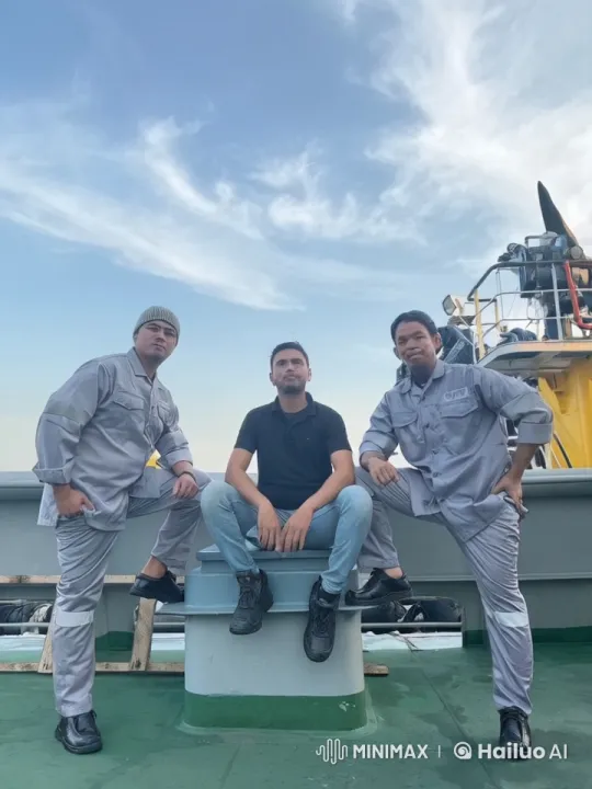 Traditional Kung Fu Sparring on Ship Deck – AI Generated Video | Hailuo AI