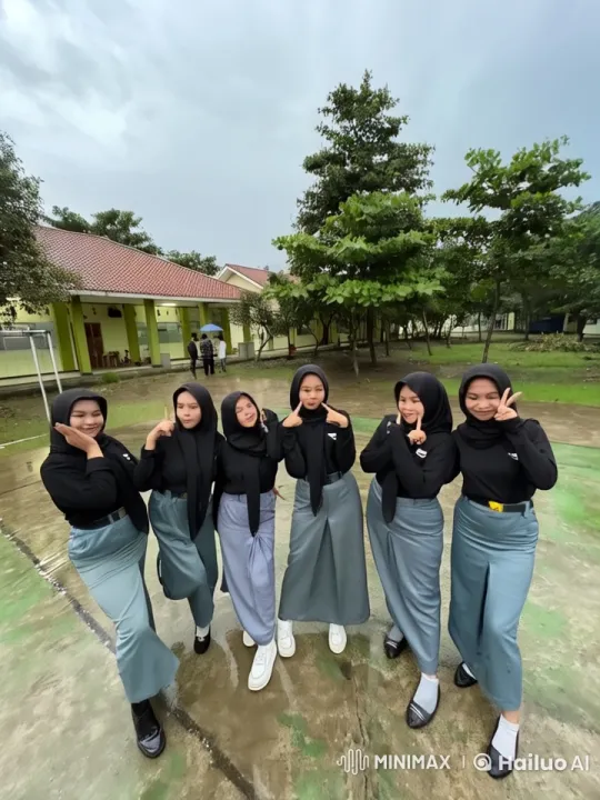 Traditional Attire Meets Kungfu in School Yard – AI Generated Video | Hailuo AI