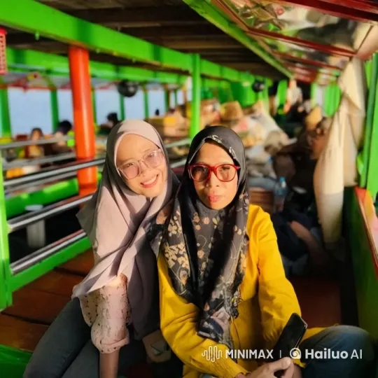 Women Perform Wing Chun Kung Fu on Boat – AI Generated Video | Hailuo AI