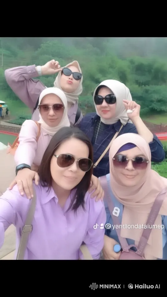 Live2D Animated Short: Hijabi Women Perform Kung Fu – AI Generated Video | Hailuo AI