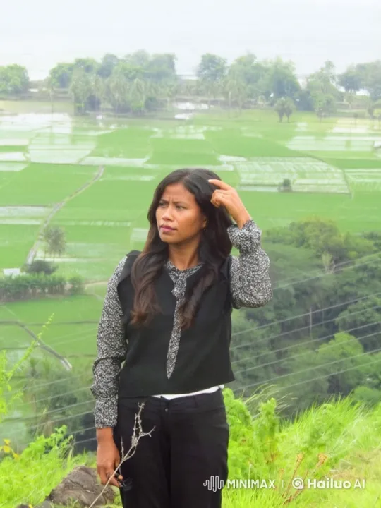 Young Woman Breakdances in Scenic Rice Paddies – AI Generated Video | Hailuo AI