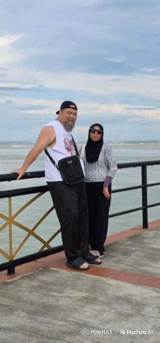 Seaside Kungfu Sparring Between Man and Woman – AI Generated Video | Hailuo AI