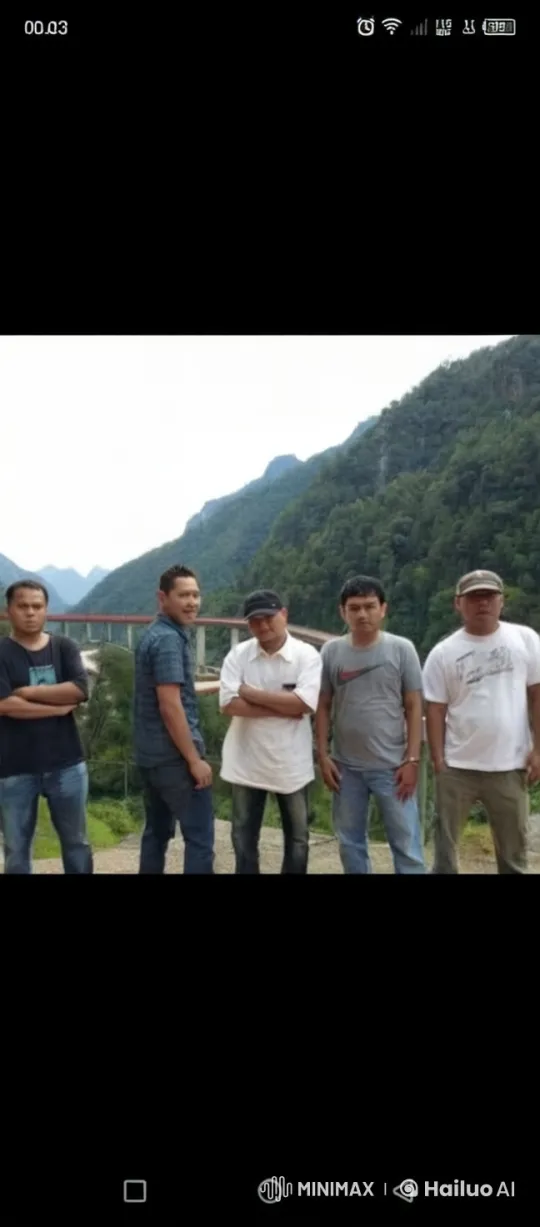 Mountain Backdrop: Five Men Showcase Kung Fu Skills – AI Generated Video | Hailuo AI