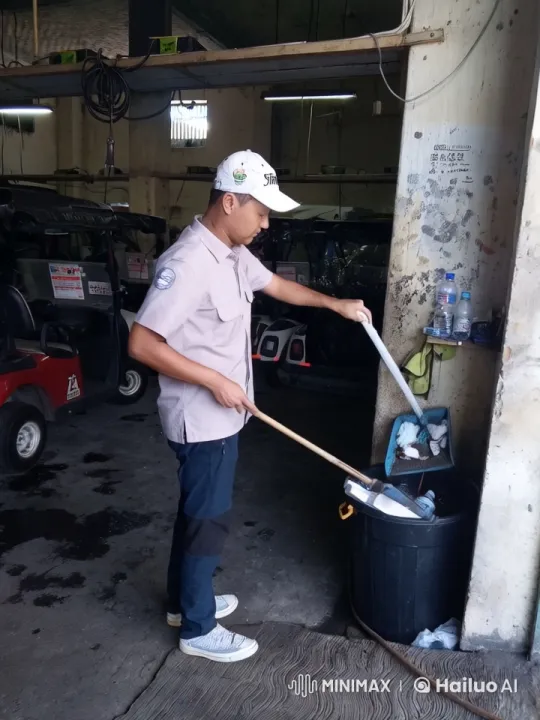 Garage Worker Combines Chores with Kungfu Dance – AI Generated Video | Hailuo AI