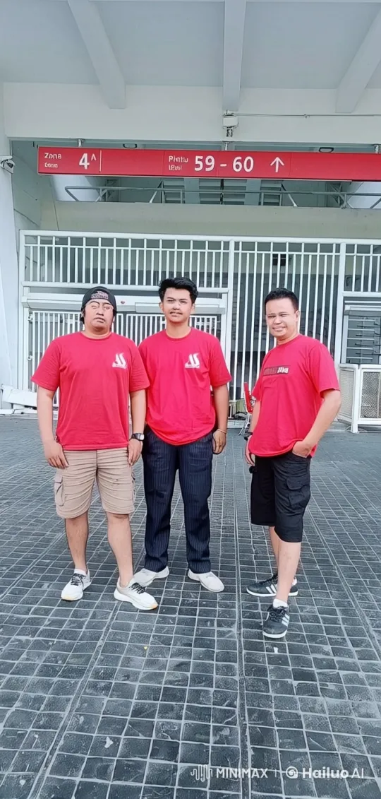 Red Shirt Men Perform Kung Fu in Zona 4A – AI Generated Video | Hailuo AI