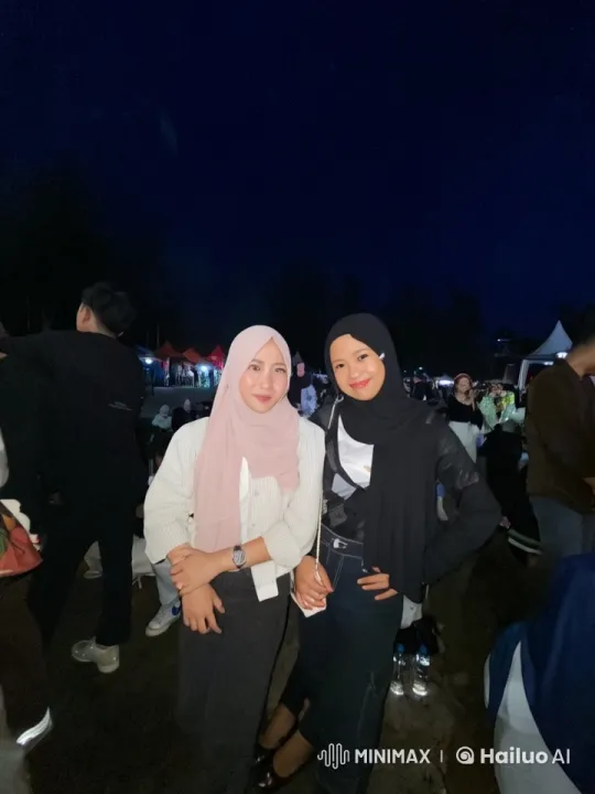 Night Event: Two Women Showcase Kung Fu Skills in Live2D Animation – AI Generated Video | Hailuo AI
