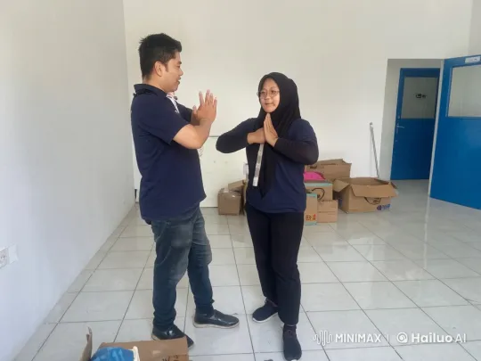 Martial Arts Practice in Brightly Lit Training Room – AI Generated Video | Hailuo AI