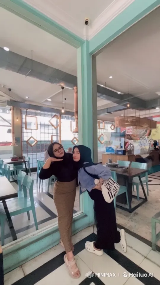 Kung Fu Battle in Stylish Indoor Café – AI Generated Video | Hailuo AI