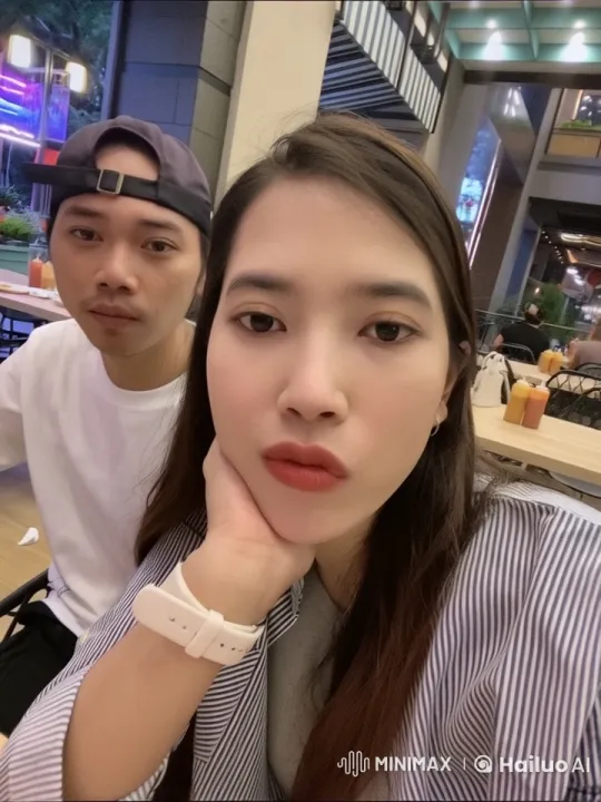 Outdoor Restaurant Scene: Couple Transforms into Kungfu Warriors – AI Generated Video | Hailuo AI