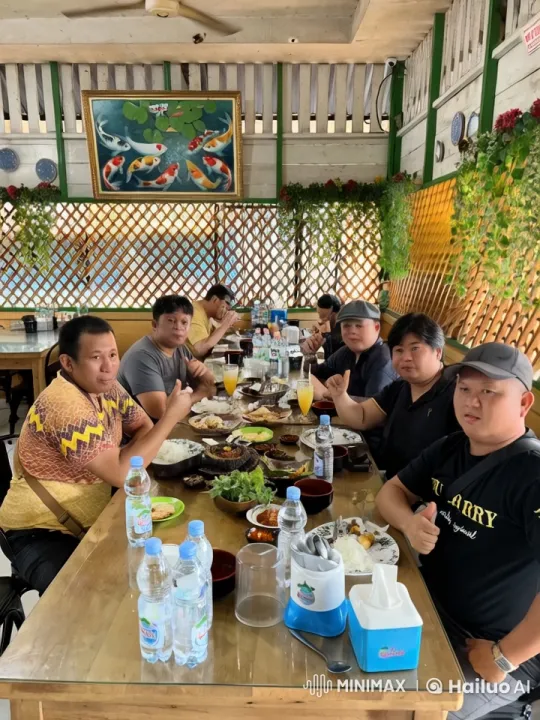 Group Dining in Cozy Restaurant with Lively Atmosphere – AI Generated Video | Hailuo AI