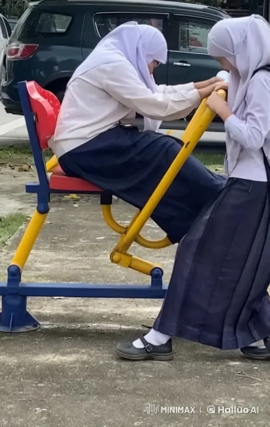 Girls in Hijabs Engage in Dynamic Kung Fu Fight – AI Generated Video | Hailuo AI