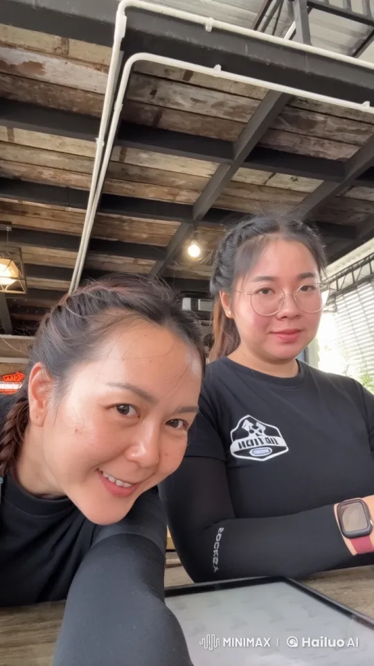 Urban Café: Women Practicing Kung Fu in Animated Sparring Scene – AI Generated Video | Hailuo AI