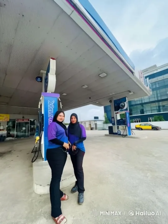Live2D Animated Kungfu Fight at Gas Station – AI Generated Video | Hailuo AI