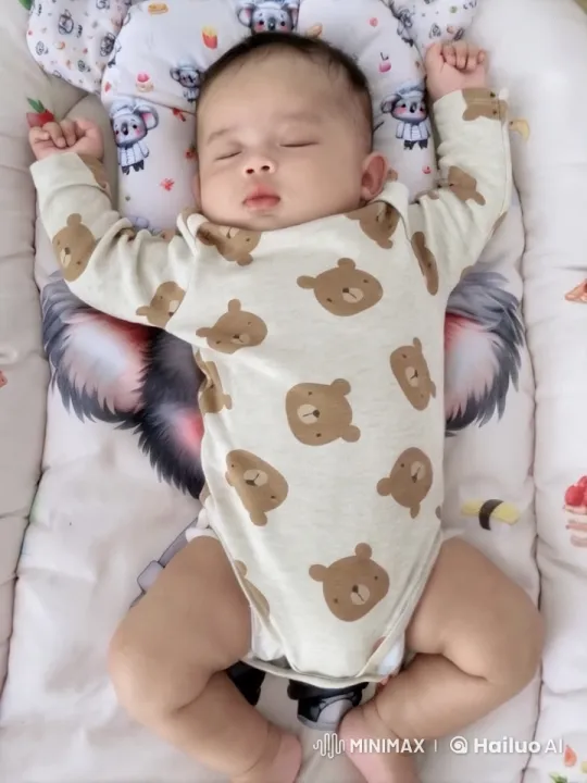 Baby's Playful Workout on Animal-Themed Mat – AI Generated Video | Hailuo AI