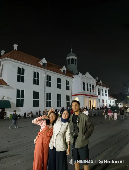 Historical Plaza Kung Fu Display Captured in Live2D – AI Generated Video | Hailuo AI