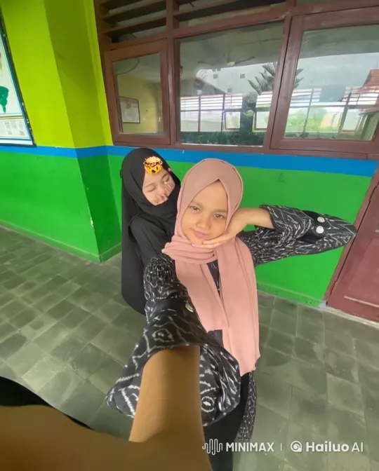 Two Women Perform Kungfu in Animated Live2D Video – AI Generated Video | Hailuo AI