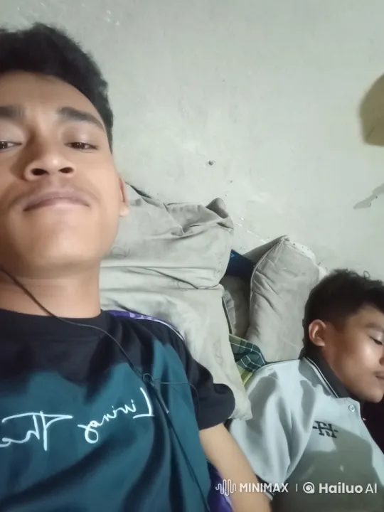 Relaxed Individuals on Bed with Soft Lighting – AI Generated Video | Hailuo AI