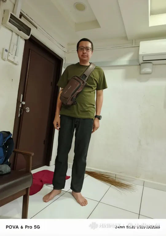 Kung Fu Master Demonstrates Skill in Static Room – AI Generated Video | Hailuo AI