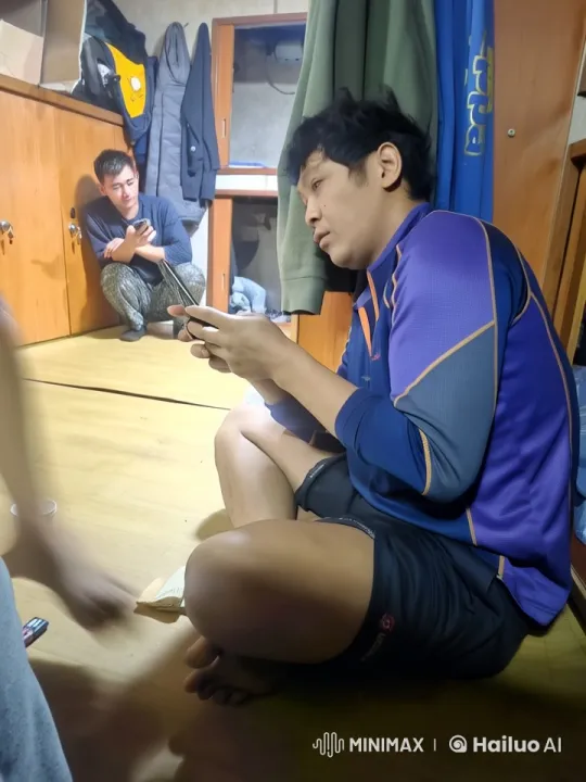 Young Man Practices Kung Fu in Cozy Wooden Room – AI Generated Video | Hailuo AI