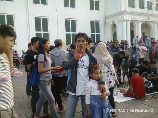 Kungfu Display in Bustling Public Square – AI Generated Video | Hailuo AI