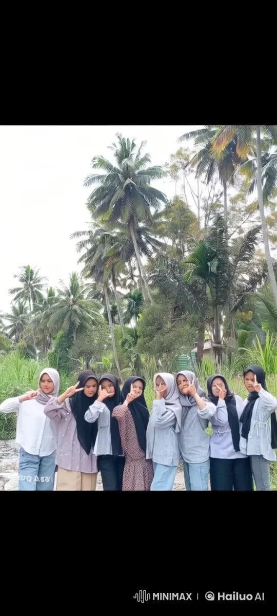 Friends Engage in Energetic Kungfu Battle in Lush Setting – AI Generated Video | Hailuo AI