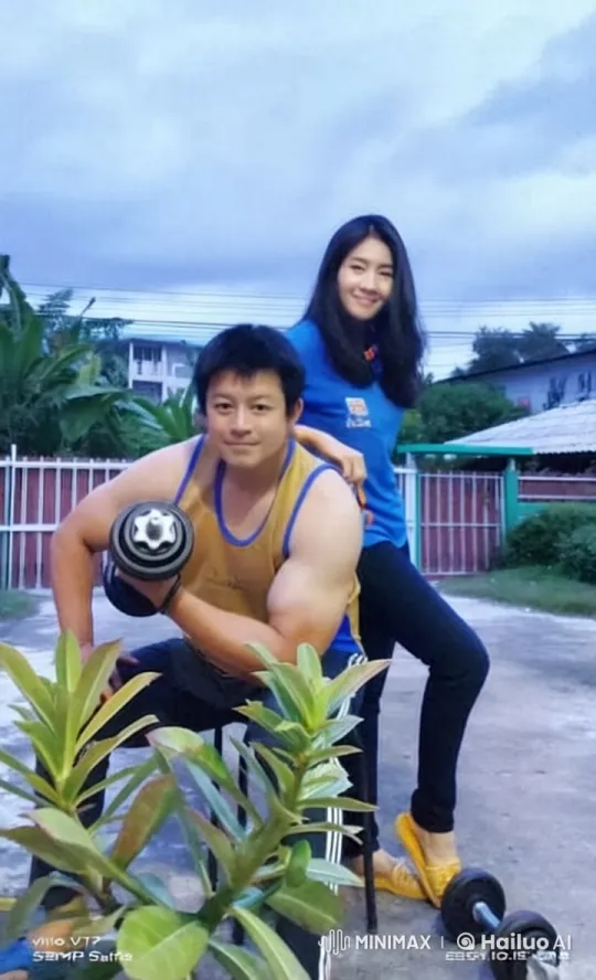 Energetic Live2D Action: Man and Woman's Martial Arts Fight – AI Generated Video | Hailuo AI