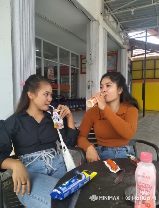 Animated friends enjoy drinks and perform kung fu outdoors – AI Generated Video | Hailuo AI