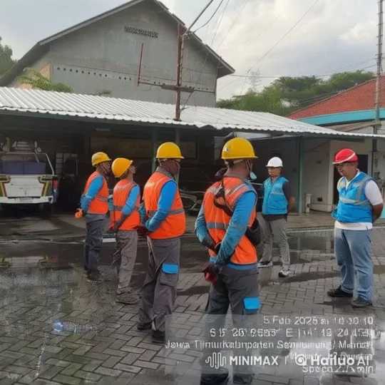 Construction Workers Perform Kung Fu in Live2D Animation – AI Generated Video | Hailuo AI
