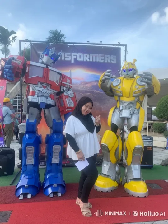 Woman and Transformers Perform Wing Chun Fusion – AI Generated Video | Hailuo AI