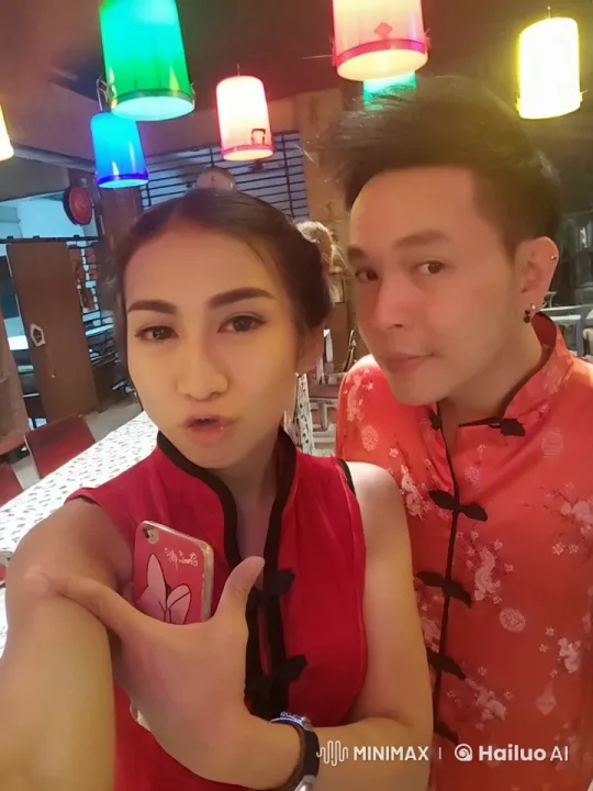 Traditional Kung Fu Fight in Vibrant Room – AI Generated Video | Hailuo AI