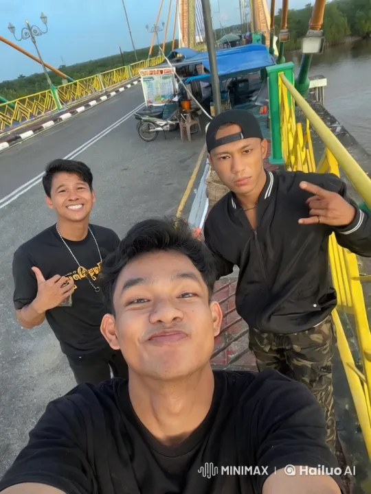 Friends Display Impressive Kung Fu Skills on Bridge – AI Generated Video | Hailuo AI