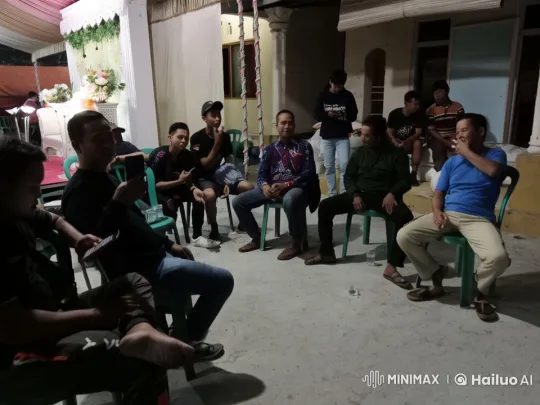 Kungfu Demonstration and Reactions in a Dimly Lit Outdoor Setting – AI Generated Video | Hailuo AI