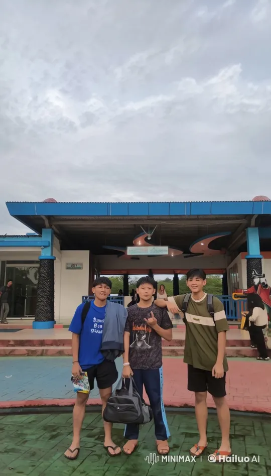 Animated Friendship: Lively Scuffle of Young Men – AI Generated Video | Hailuo AI