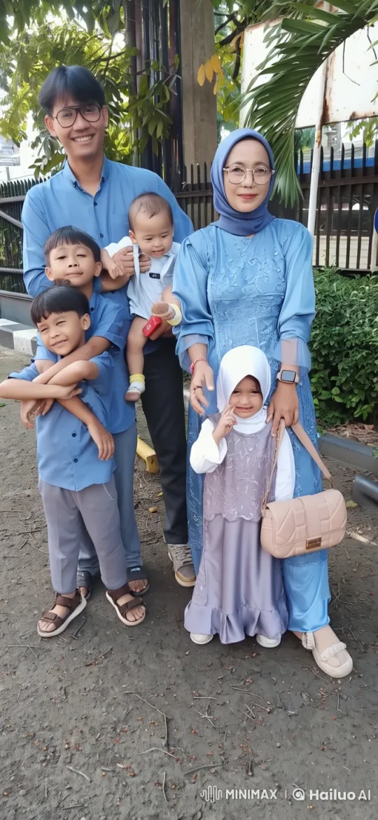 Family's Playful Fight in Coordinated Blue Outfits – AI Generated Video | Hailuo AI