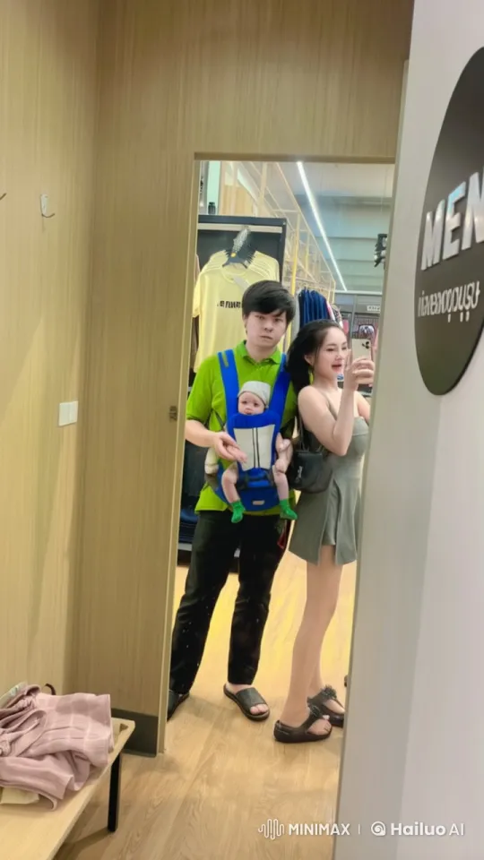 Couple Performs Kungfu in Clothing Store – AI Generated Video | Hailuo AI