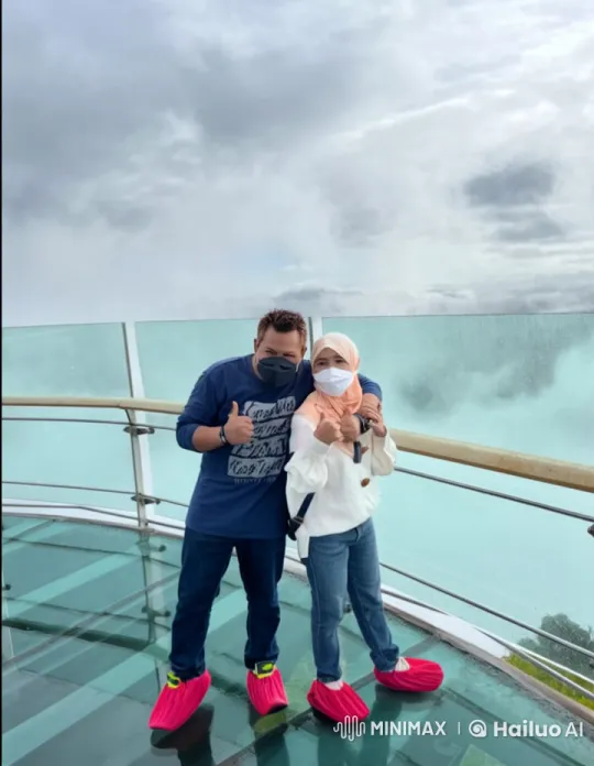 Live2D Animated Kungfu Duo Showcases Mastery on Glass Platform – AI Generated Video | Hailuo AI