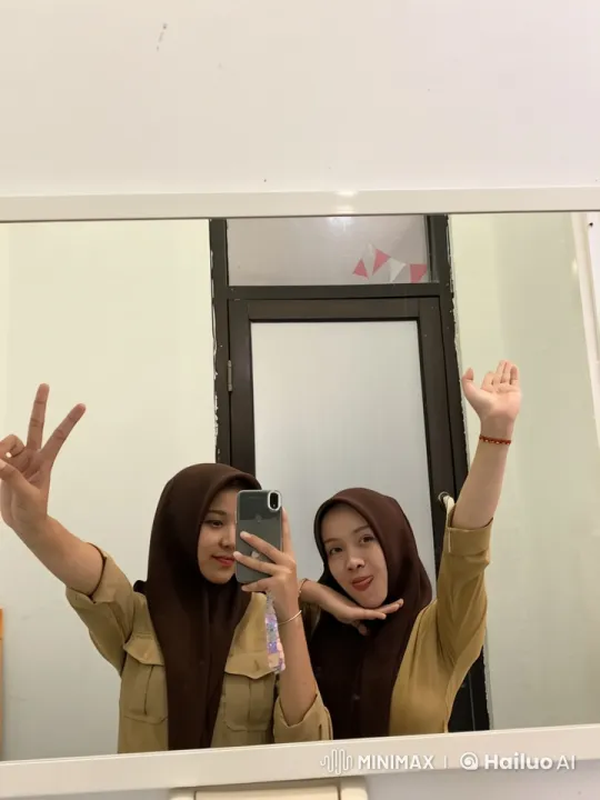 Live2D Video: Two Individuals Perform Kungfu in Front of a Mirror – AI Generated Video | Hailuo AI