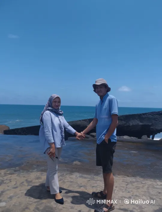 Serene Coastal Scene: Couple's Tranquil Moment – AI Generated Video | Hailuo AI