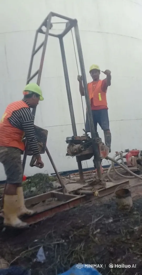 Construction Workers Perform Kung Fu Fight on Machinery – AI Generated Video | Hailuo AI