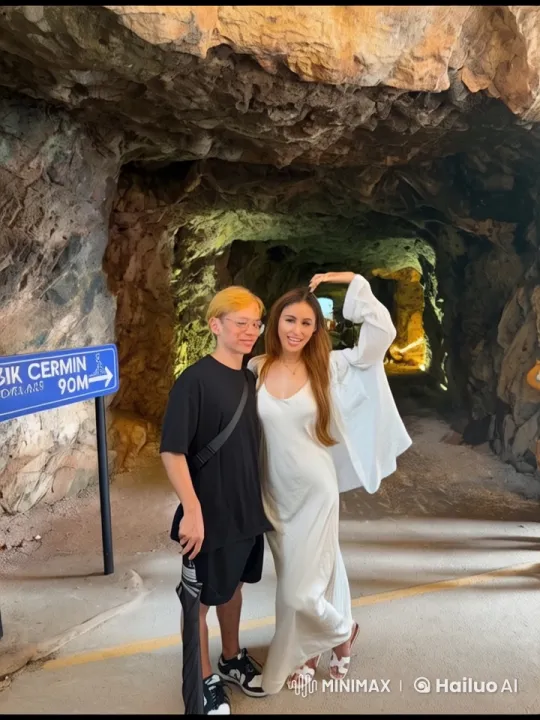 Couple in Cave: Intimate Stance with Umbrella – AI Generated Video | Hailuo AI