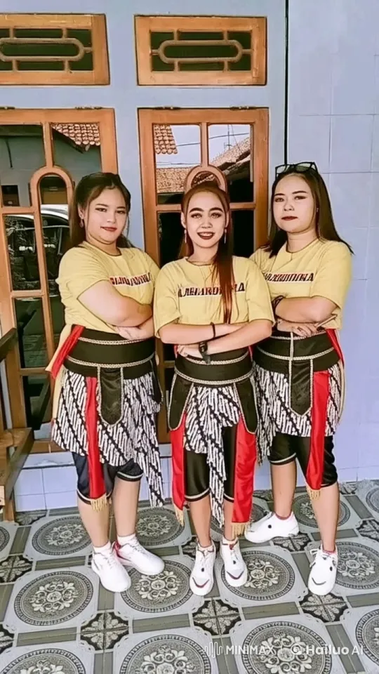 Traditional Attire: Women Perform Kung Fu in Live2D – AI Generated Video | Hailuo AI