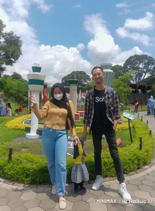 Family Engages in Playful Kung Fu Fight in Outdoor Setting – AI Generated Video | Hailuo AI