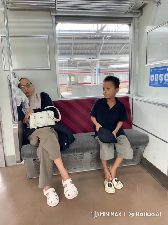Live2D Animated Subway Kung Fu Duo – AI Generated Video | Hailuo AI