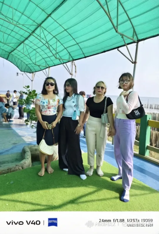 Seaside Kungfu Battle: Four Women Display Martial Arts Skills – AI Generated Video | Hailuo AI