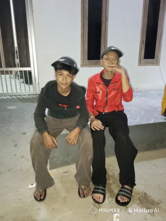 Kungfu Masters Display Skills in Courtyard Setting – AI Generated Video | Hailuo AI