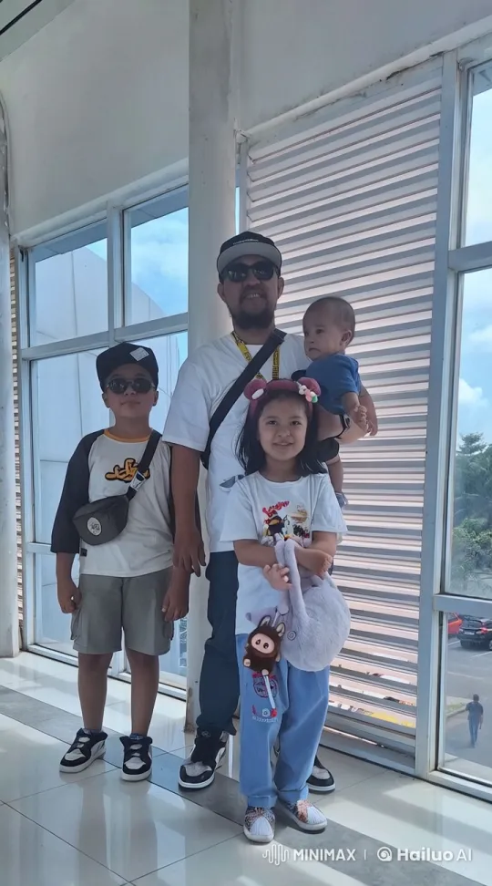 Family Poses for Picture, Demonstrates Martial Arts Skills – AI Generated Video | Hailuo AI